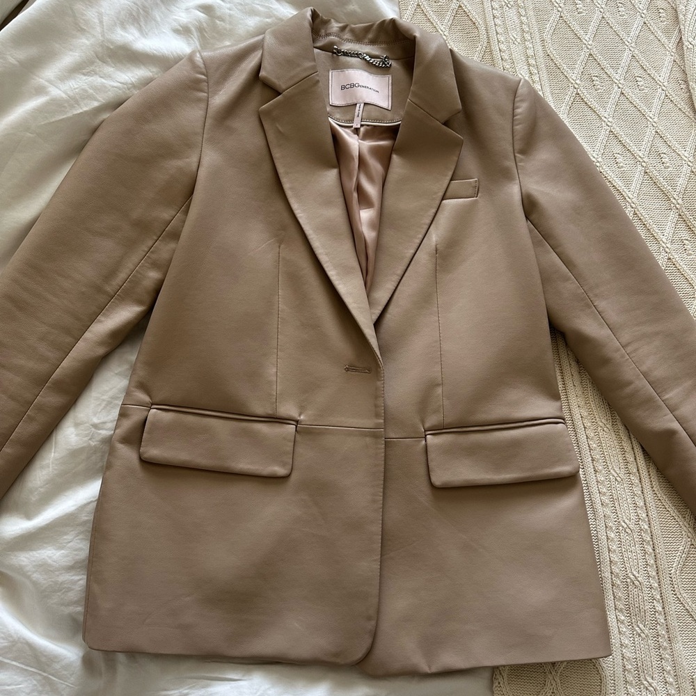 NWOT BCBG Maxazria Women's Latte Tan